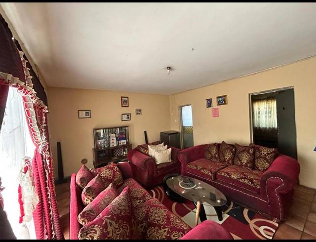 9 BEDROOM APARTMENT FOR SALE IN BENONI